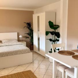 Gemütliches Zimmer direkt an der Grenze bei Basel: Inzlingen şehrinde bir otel