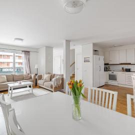 Cozy 3BR Townhouse near City - Free Parking