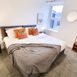 Urban Escape Stylish 3BR in Swansea