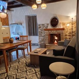 Aπανεμα Ανδ συγγρου 34, hotel di Galaxidhion