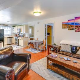 2 Mi to Dtwn: Cozy Getaway in Fairbanks!