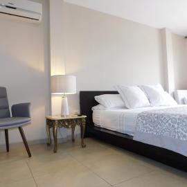 Guayaquil amplia casa 4 dormitorios sector comercial, hótel í Guayaquil