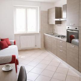 Appartamento con parcheggio gratuito vicino Rho Fiera e Milano Madonnina House, hotel din Bollate