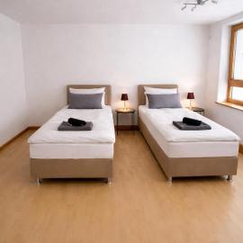 Geräumige 2-Zimmer-Ferienwohnung bei Ulm & LEGOLAND, готель 