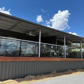 Waratah apartment - Escape to Serene Rural Bliss!، فندق في إينفيريل