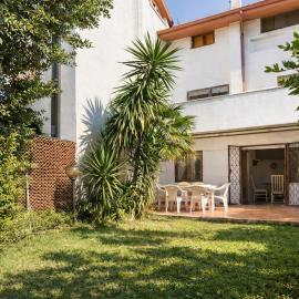 Villa summertime walking distance from the sea with garden, hotel Fregenében