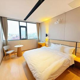 Dengba Inn - Qingdao Taidong Pedestrian Street Branch, hotel v destinácii Čching-tao