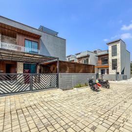 SeaLara Resorts、Covelongのホテル