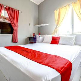RedDoorz near Solo Square 3, hotel in Bonorejo
