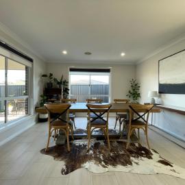 Spacious and Modern Home away from Home, готель у місті Eglinton