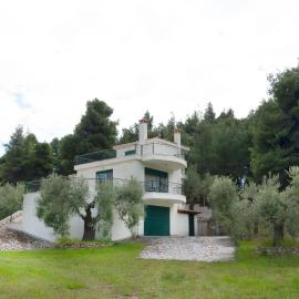 Nature Green House by RentalsPro - Akti Elias Halkidiki, hotelli kohteessa Kalogria