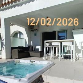 Plage à 500 m, Maison haut de gamme avec amarre privée, accès mer en 5 min sans pont, jacuzzi、エンプリアブラバのホテル