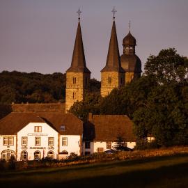 Klosterkrug Marienmünster, מלון בMarienmünster