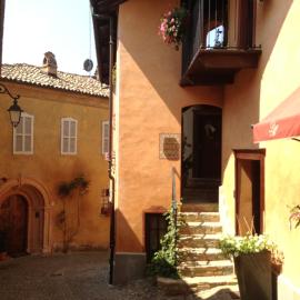 Dimora I Manichei, hotel din Monforte dʼAlba