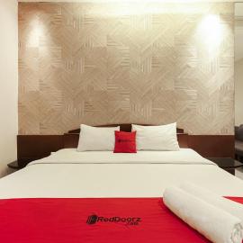 RedDoorz Plus @ Cipaganti Street 3, hotel u gradu Bandung
