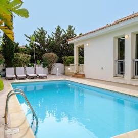 Villa with private pool in Pervolia, Larnaca, hotel v destinaci Perivolia
