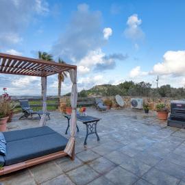 Stunning 2BR Villa with Pool, hotel v destinaci Mġarr