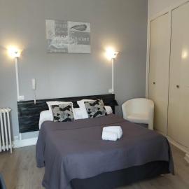 Saint-Yrieix-la-Perche में, होटल Hôtel Les Platanes