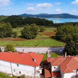 Orama Hotel - Serene Lake Plastira Retreat with Stunning Views, hotel i Kryonérion