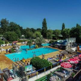 Camping 4 étoiles - Parc aquatique - ccbbiei, hotel a Fouesnant