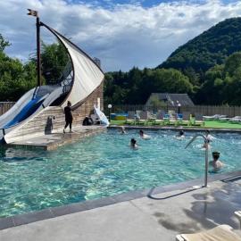 ZEcamping 4 étoiles animaux acceptés tennis piscine couverte, ξενοδοχείο σε Vic-sur-Cere