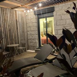 Villa vue mer à 300 m centre-Jardin, terrasse, parking gratuit, portail électrique, 2 chambres, 2 SDB
