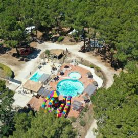 ZEcamping 3 étoiles familial avec piscine chauffée aire de jeux et restaurant, מלון בבולן