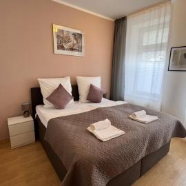Arminos Large Group Apartment- 3 Zimmer & 2 WCs