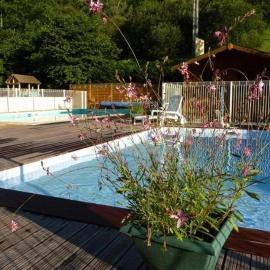 ZEcamping 3 chiens acceptés hammam piscine chauffée, hotel in Louvie-Juzon