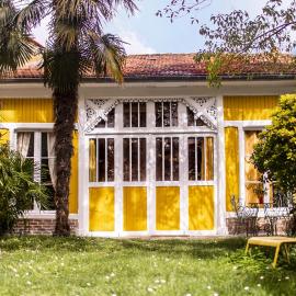 Maison d'invité au coeur d'un jardin