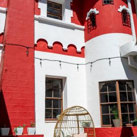 Club 27 - Hostal, Cafe & Spa, hotel in Santa Ana