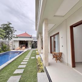 Paramulia house, hotel in Canggu