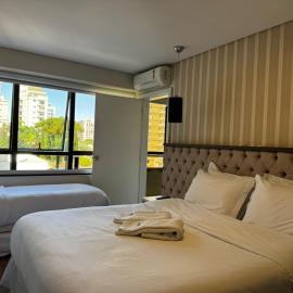 Apto Batel dentro do Hotel com Vaga e Piscina, hotel in Curitiba