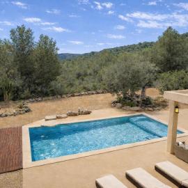 8 Person Ibiza Villa with Private Pool - Walk to Amnesia & UNVRS! - Can Rafa, hotel in San Antonio