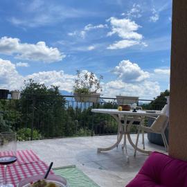 Happy house with terrace lake and mountain view, hotel di Arosio