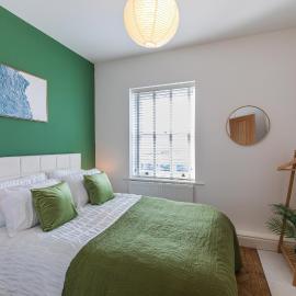 Spacious 2-Bed Flat with Panoramic Views, hotel in Portsmouth