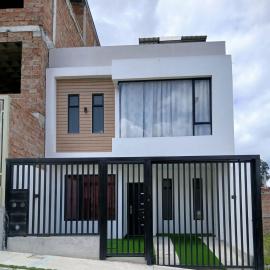 Viesnīca Casa moderna, amplia y acogedora Valentina pilsētā Loha