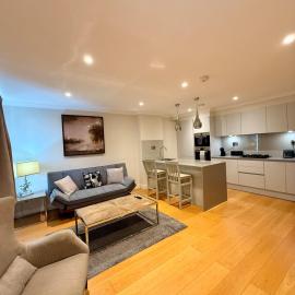 Wonderful Retreat in Lively Locale - Sleeps 5