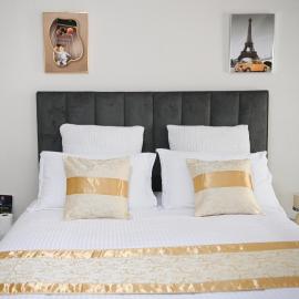 Twinhome Inn، فندق في غابورون