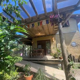 Casa Bromélia - Bioconstrução em Ubatuba, hotel in Ubatuba