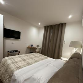 Little House Leonardo Airport, hotel en Azzano San Paolo