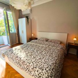 Serenity and cosy Lodge, next to NDK!, hotel u Sofiji