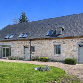 Le refuge de Séve - Domaine entier - 8 chambres - 15 pers - 6 sdb - Billard et Jacuzzi, hotelli kohteessa Seloignes
