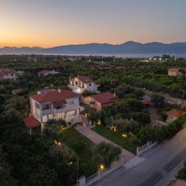 Azure Garden Retreat, hotel in Aigio
