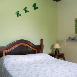SUÍTE em casa FRENTE AO MAR - Acesso à PRAIA, CHURRASQUEIRA, GARAGEM e WI-FI 80mbps - Ambiente Privativo - Itanhaém-SP, hotel in Itanhaém
