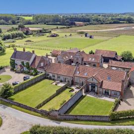 2 Bed in Lower Bodham oc-t29589, hotel a Bodham