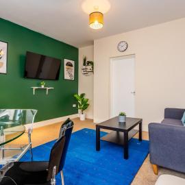 Two Bed Apartment RYTON With Free Parking, hotel in Ryton