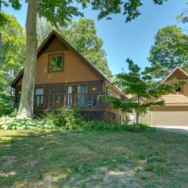 1 Mi to Tunnel Park: Holland Home w/ Fire Pit