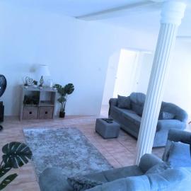 The Cupid Chalet Suite, hotel a Kingstown