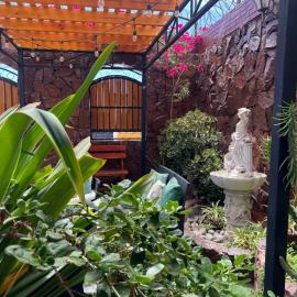 Hotel Boutique Casa Piedra، فندق في Tocopilla